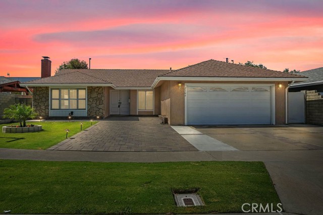 Detail Gallery Image 1 of 1 For 2106 E 20th St, Santa Ana,  CA 92705 - 4 Beds | 2 Baths