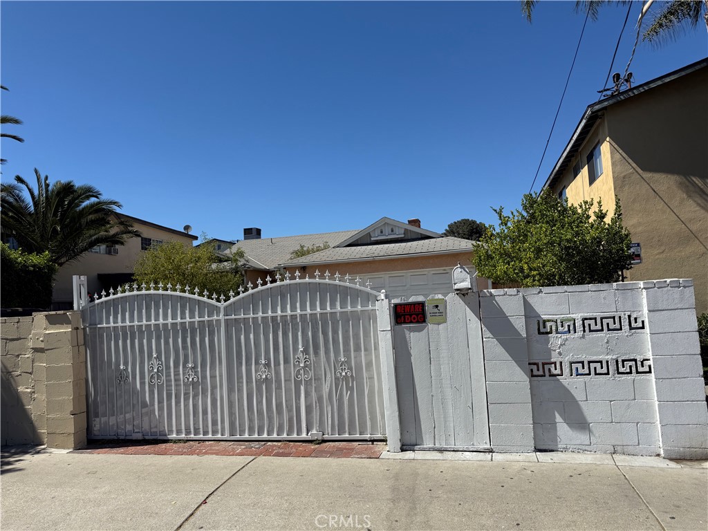 11457 Oxnard Street