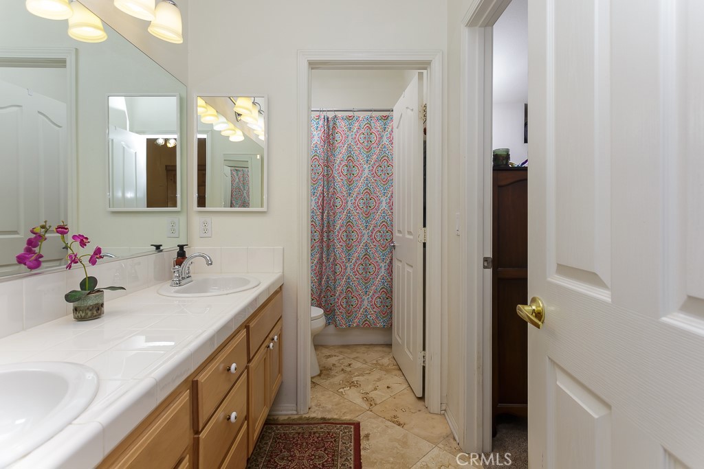 https://media.crmls.org/medias/18c9c5df-77c1-4f16-8e4b-e8fb7a8ccec0.jpg?preset=X-Large
