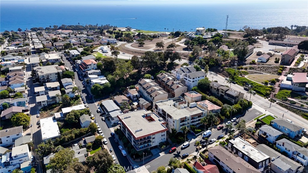 https://media.crmls.org/medias/18ca7f48-079a-471a-b165-a116e26df02c.jpg?preset=X-Large