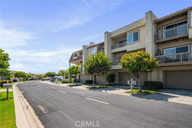 54 Hilltop Circle, Rancho Palos Verdes CA: https://media.crmls.org/medias/18cc3a75-7ba6-4de1-b33a-345dff4b1c25.jpg