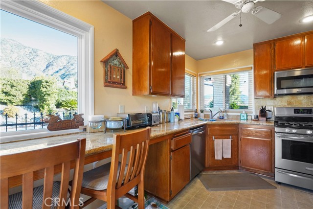 485 Wedgewood Court, Duarte CA: https://media.crmls.org/medias/18ccef84-f32e-4646-8287-50c2faad5954.jpg