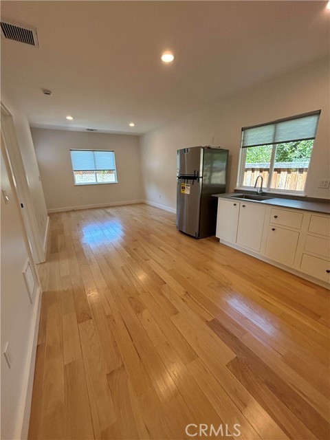 921 Berkeley Avenue, Claremont CA: https://media.crmls.org/medias/18ccf50b-1dcd-4fb6-8186-c9e563d532ba.jpg