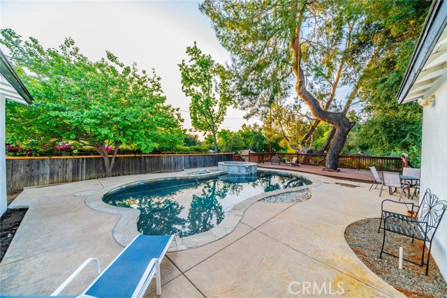 533 Via Vista Dr, Redlands CA: https://media.crmls.org/medias/18ce74ee-fb81-4d2f-8273-29624bbb3990.jpg