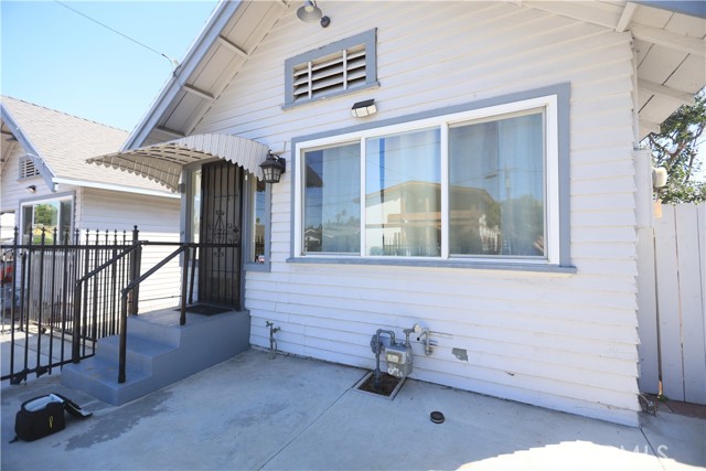 Detail Gallery Image 2 of 5 For 126 N Saratoga St, Los Angeles,  CA 90033 - 2 Beds | 2 Baths