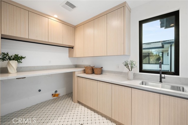4453 Gentry Avenue, Studio City CA: https://media.crmls.org/medias/18cfefeb-ddf1-433f-af37-9a229086ed3a.jpg