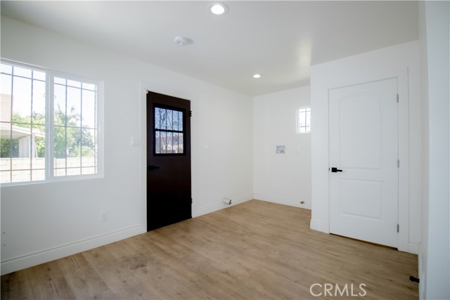 2101 Arlington Avenue, Los Angeles CA: https://media.crmls.org/medias/18d026cb-f47a-40c0-a8bd-53233e44c63a.jpg