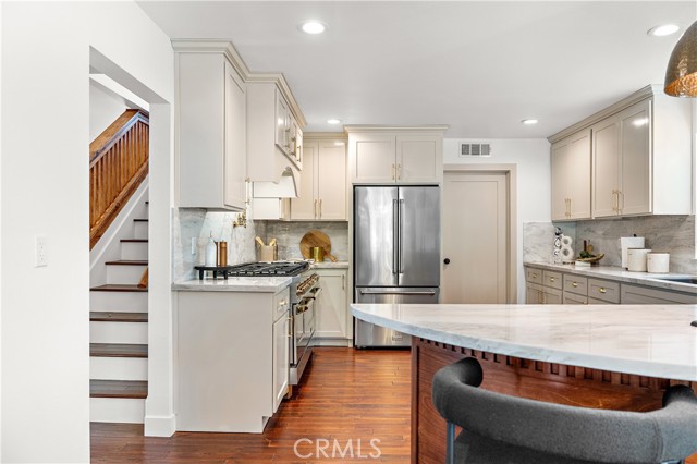 229 S Kingsley Drive, Los Angeles CA: https://media.crmls.org/medias/18d0326d-b39b-4c68-9ac5-3acffcc55cf4.jpg