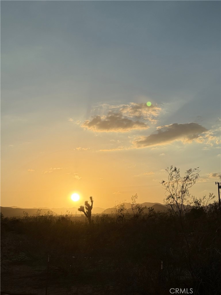 https://media.crmls.org/medias/18d06c97-f9f6-477f-8596-fe7cb880b435.jpg?preset=X-Large