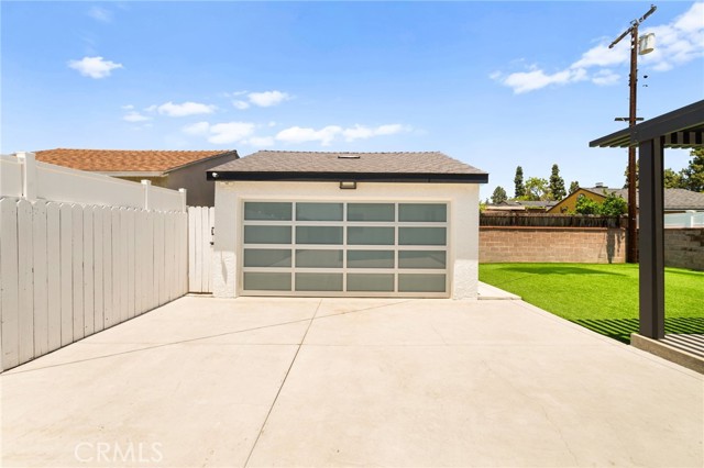 6019 Greentop Street, Lakewood CA: https://media.crmls.org/medias/18d08aa3-6375-48bc-ab76-f6f58562683b.jpg