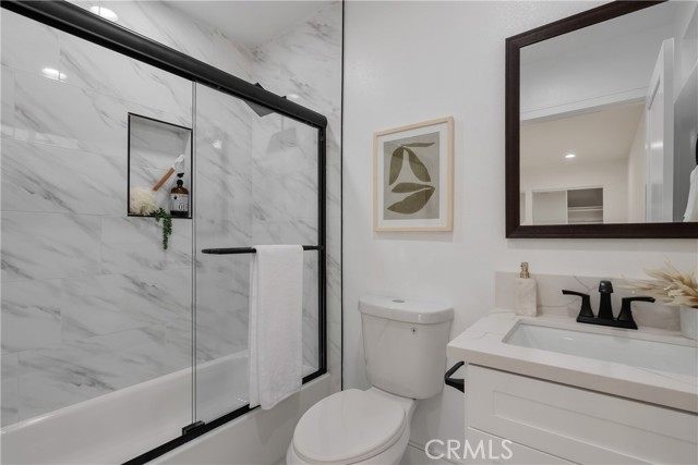 Front Image Thumbnail for CRDW26104336