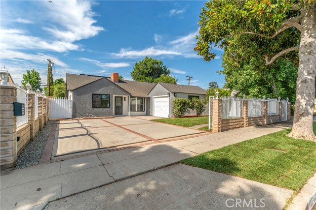 17405 Stagg St, Northridge, CA 91325