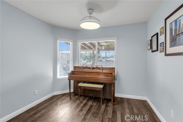 1105 W Victoria Street, Rialto CA: https://media.crmls.org/medias/18d3b401-3e45-4271-bd3e-c774b81f1660.jpg