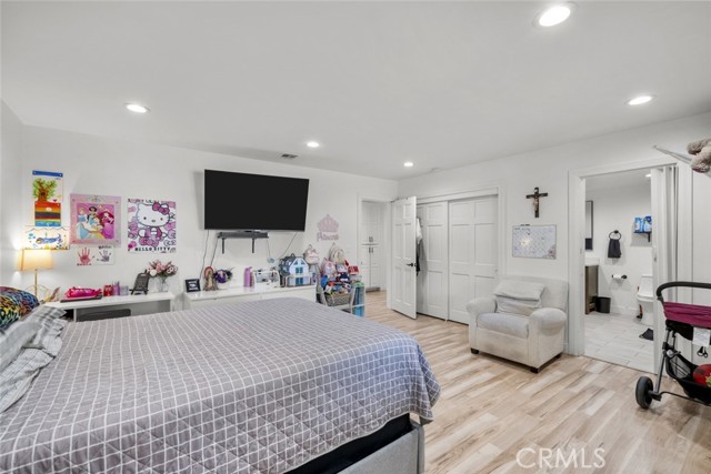 2556 W Avenue N 4, Palmdale CA: https://media.crmls.org/medias/18d3ea19-6ffa-44c4-a368-f8a732db9f4f.jpg