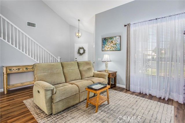 518 S Seminole Circle, Banning CA: https://media.crmls.org/medias/18d4f325-67fc-453c-9446-c00714f5e622.jpg