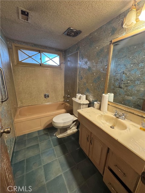 12672 Foster Road, Los Alamitos CA: https://media.crmls.org/medias/18d5edbc-e58c-4f65-bec0-d168167f9277.jpg