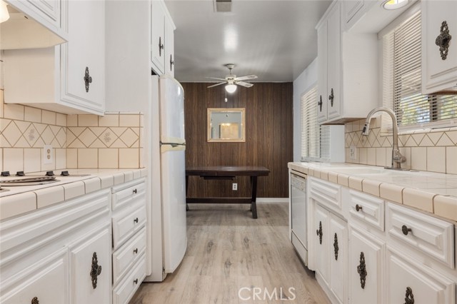 1920 E Orangeburg Avenue, Modesto CA: https://media.crmls.org/medias/18d66987-9a48-47fd-ab0a-674346ff1992.jpg