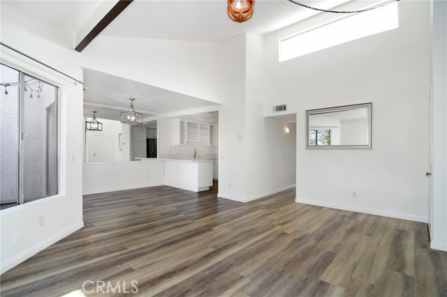 Detail Gallery Image 5 of 24 For 18316 Hatteras #27,  Tarzana,  CA 91356 - 2 Beds | 2 Baths