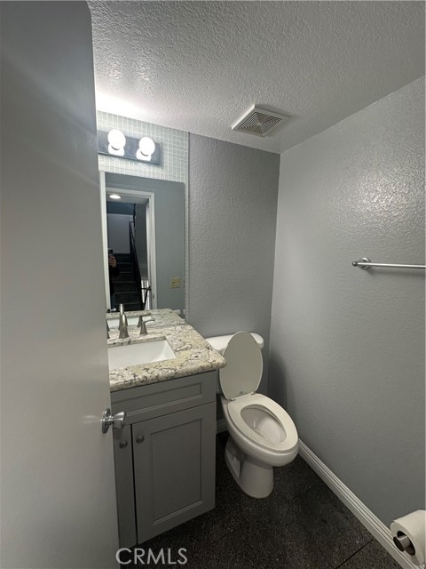 Detail Gallery Image 8 of 19 For 2030 S Bon View #G,  Ontario,  CA 91761 - 2 Beds | 2/1 Baths