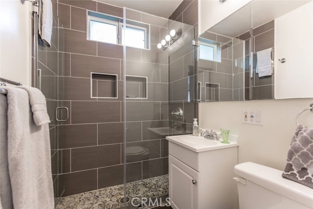 4323 Laurelgrove Avenue, Studio City CA: https://media.crmls.org/medias/18d845bf-1b37-4bfa-806d-e03130f89ef5.jpg