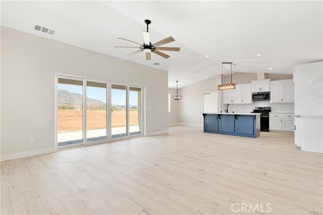 Detail Gallery Image 8 of 41 For 22562 Houston St, Apple Valley,  CA 92308 - 4 Beds | 2 Baths