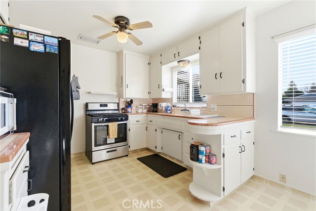 Detail Gallery Image 21 of 44 For 2410 S Locust, Visalia,  CA 93277 - 2 Beds | 1 Baths