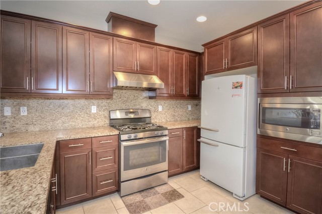 Detail Gallery Image 7 of 17 For 3212 Willow Creek Rd, West Covina,  CA 91791 - 3 Beds | 2/1 Baths