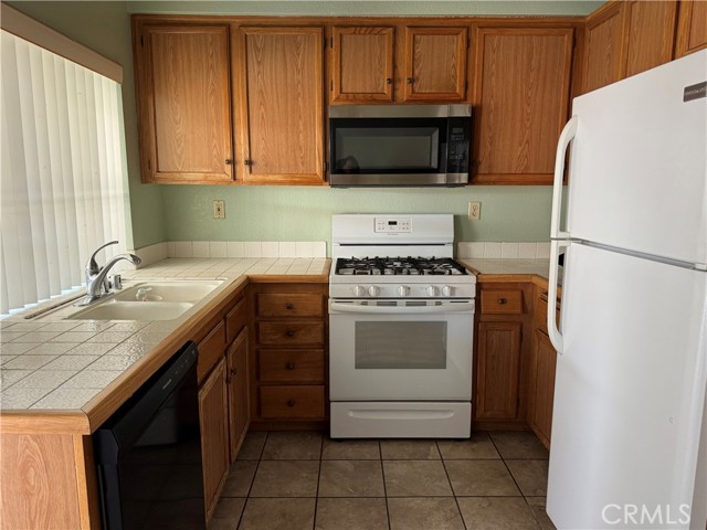 Detail Gallery Image 8 of 18 For 12399 Highgate Ave, Victorville,  CA 92395 - 3 Beds | 2 Baths