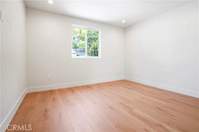 Detail Gallery Image 19 of 46 For 18324 Sylvan St, Tarzana,  CA 91335 - 4 Beds | 2 Baths