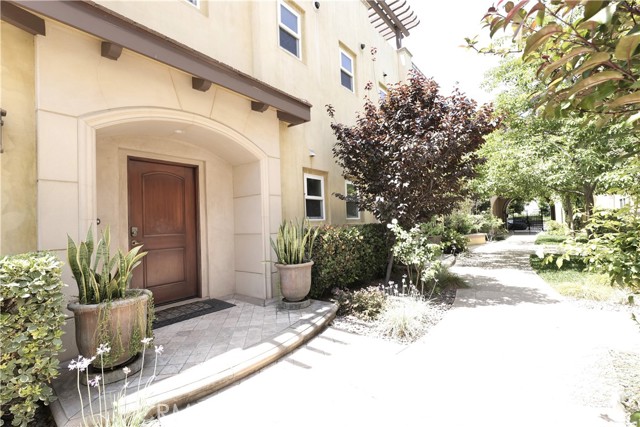 Detail Gallery Image 2 of 25 For 480 S Los Robles Ave #3,  Pasadena,  CA 91101 - 3 Beds | 3/1 Baths
