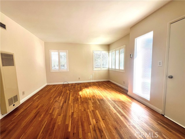 Detail Gallery Image 4 of 14 For 3501 W Alameda Ave, Burbank,  CA 91505 - 1 Beds | 1 Baths