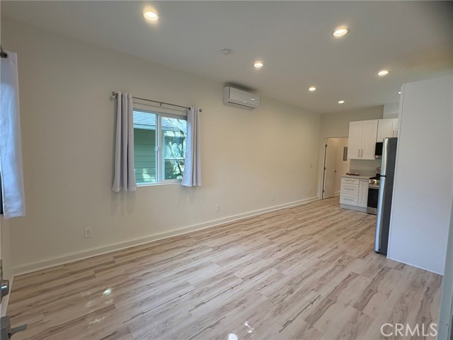 Detail Gallery Image 3 of 24 For 22119 San Miguel St, Woodland Hills,  CA 91364 - 1 Beds | 1 Baths