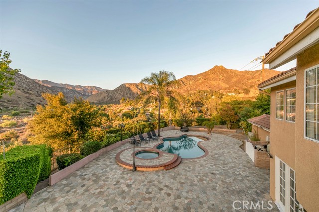 11417 Mount Gleason Avenue, Tujunga CA: https://media.crmls.org/medias/18dd711e-0b27-455f-b862-253b29e3c519.jpg