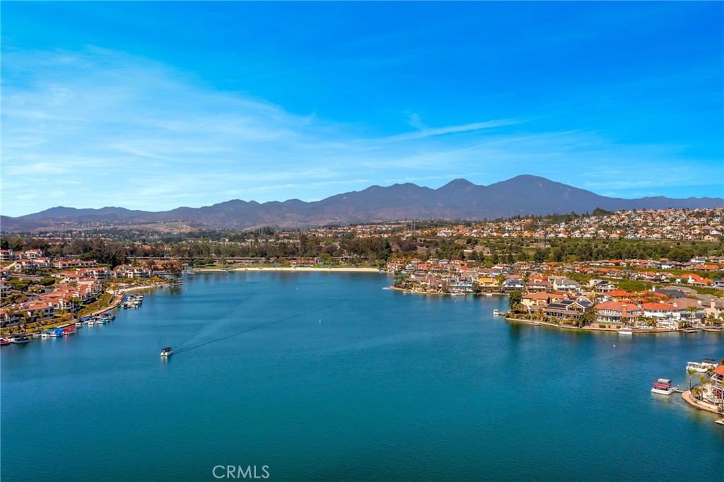 https://media.crmls.org/medias/18ddb89a-00e9-4df1-b68e-2cb18c2f3c7c.jpg?preset=X-Large