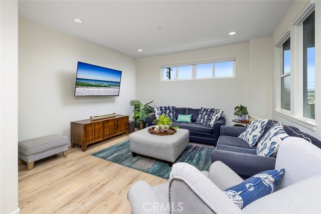 Image 2 for 2070 Maple Ave #F, Costa Mesa, CA 92627