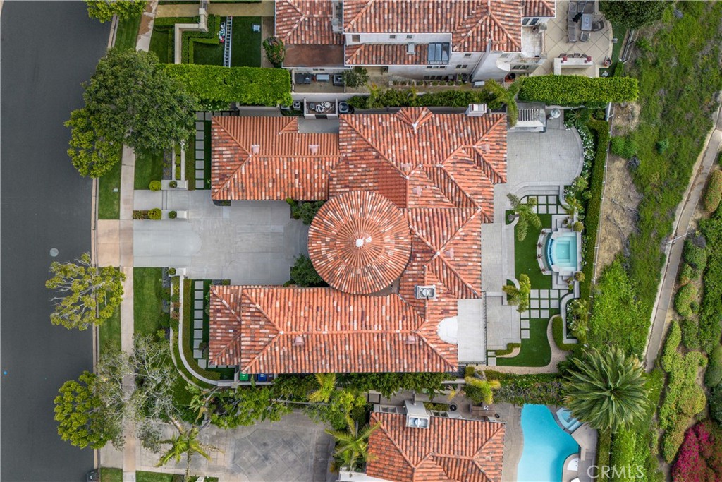 https://media.crmls.org/medias/18de38f0-b56a-4369-a83c-c722a69b0e2f.jpg?preset=X-Large