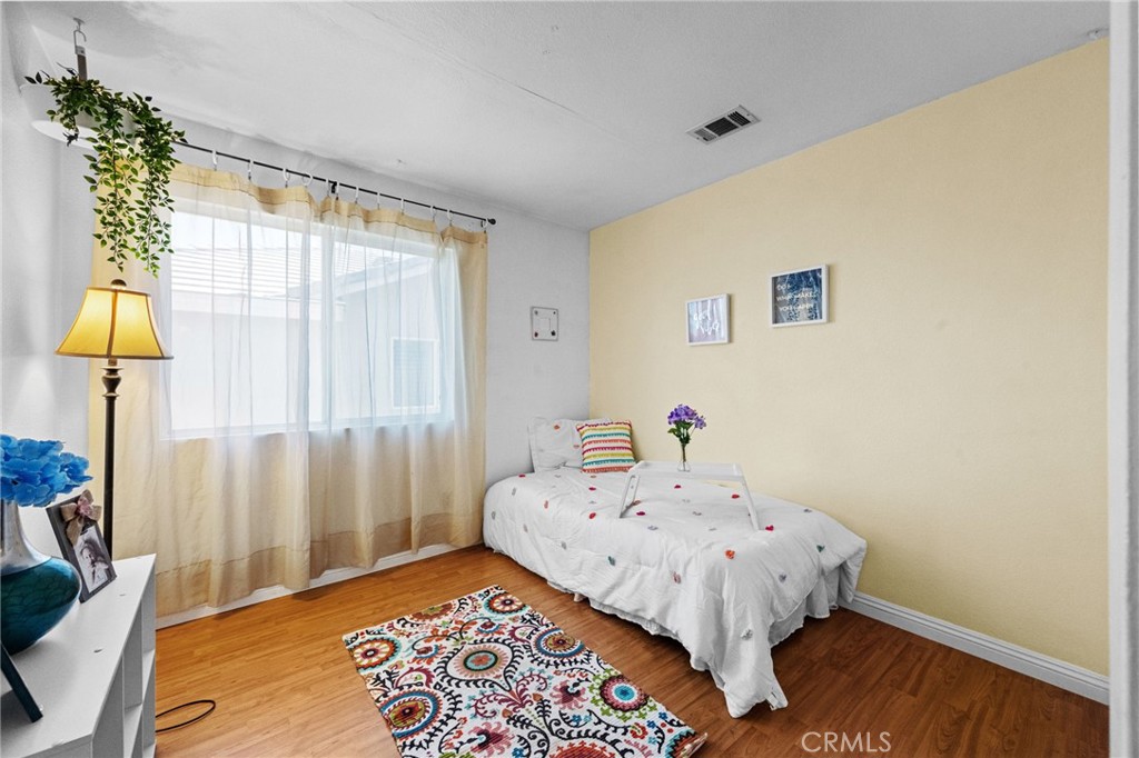 https://media.crmls.org/medias/18df55c0-1fe5-48a0-acb9-146317af42f6.jpg?preset=X-Large