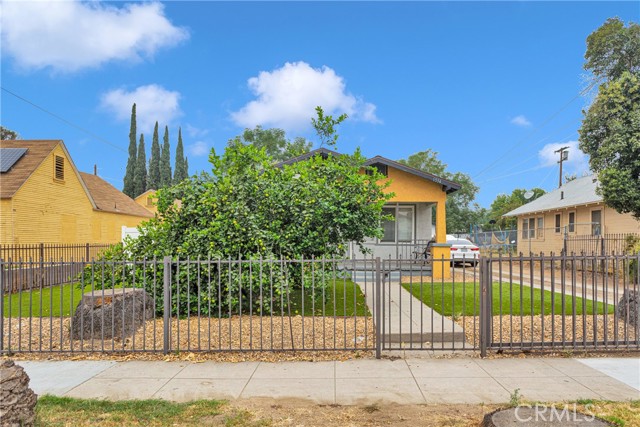 1554 N Sierra Way, San Bernardino CA: https://media.crmls.org/medias/18df8f25-29dd-45ac-8a9d-c4fdd581549a.jpg