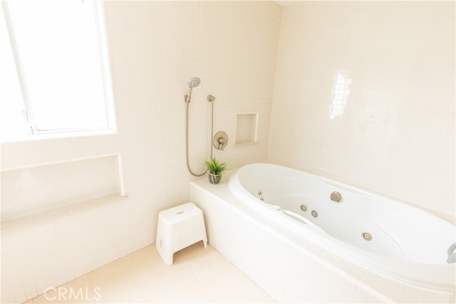 Detail Gallery Image 23 of 38 For 1139 Harvard St #B,  Santa Monica,  CA 90403 - 3 Beds | 2/1 Baths