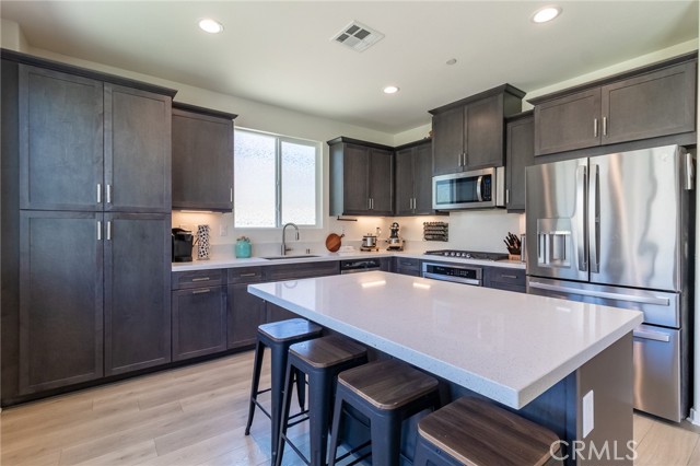 31058 Avenida Ramblas, Highland CA: https://media.crmls.org/medias/18e0230d-7533-4439-9ea8-5c901eee7def.jpg