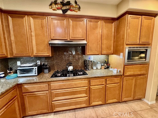 7425 Estancia Court, Rancho Cucamonga CA: https://media.crmls.org/medias/18e08c12-be1d-4065-8324-04a95d3be786.jpg