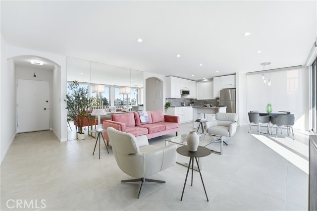 Detail Gallery Image 13 of 70 For 383 Bay Shore #203,  Long Beach,  CA 90803 - 2 Beds | 2 Baths