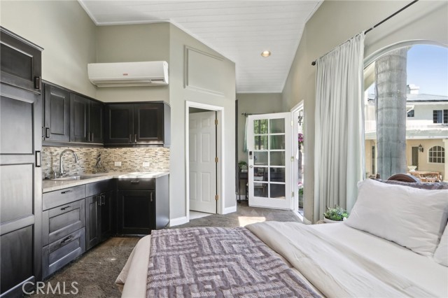 5347 Hinton Avenue, Woodland Hills CA: https://media.crmls.org/medias/18e204e6-208b-47b7-a63a-ec65d851d629.jpg