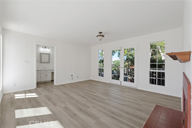 646 Avenue B photo 15