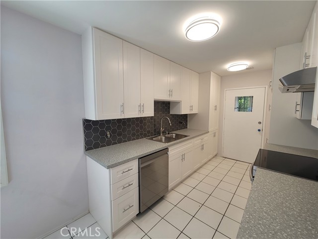 Detail Gallery Image 6 of 40 For 5301 Balboa Bld #E11,  Encino,  CA 91316 - 2 Beds | 2 Baths
