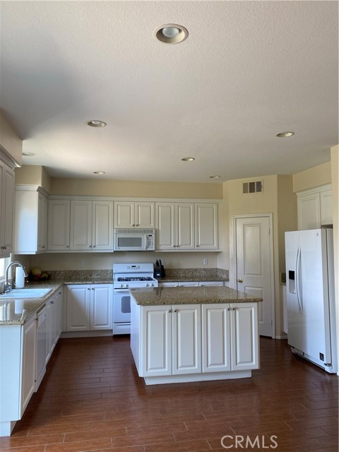 Detail Gallery Image 5 of 24 For 42621 Hussar Ct, Temecula,  CA 92592 - 5 Beds | 3 Baths