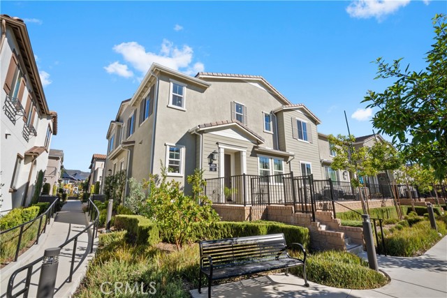 Detail Gallery Image 4 of 37 For 5604 Altamura Way #10,  Fontana,  CA 92336 - 4 Beds | 3 Baths