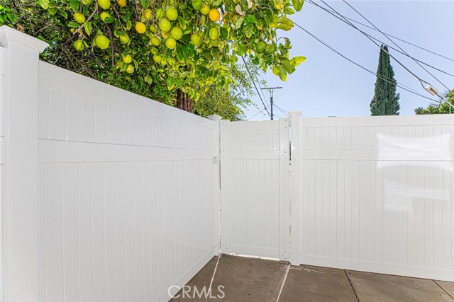 6638 Lindley Avenue, Reseda CA: https://media.crmls.org/medias/18e6b520-5ff3-48ad-9992-4d52cfe86a69.jpg