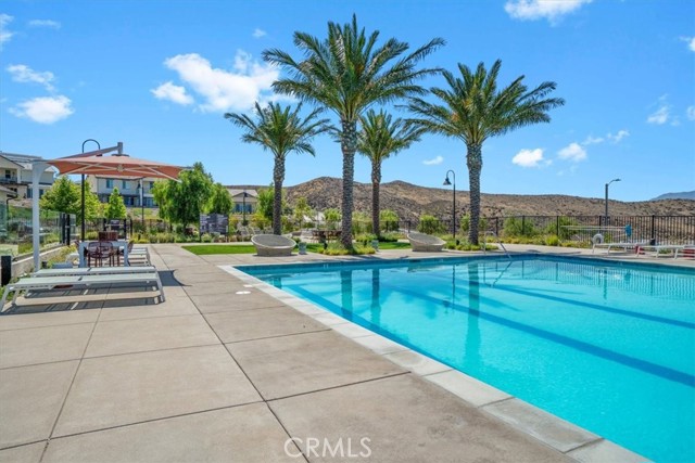 18150 Tableau Way, Saugus CA: https://media.crmls.org/medias/18e79ab0-6ec1-436a-9d69-7513bd0df20c.jpg