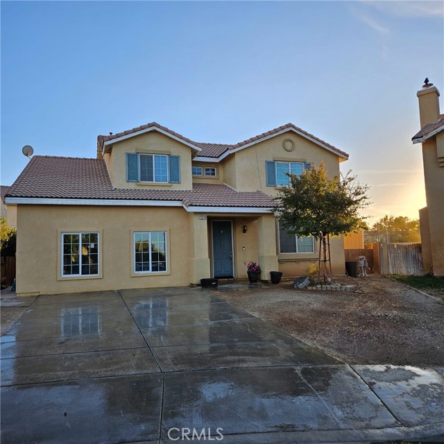 Detail Gallery Image 2 of 11 For 15519 Keokuk Way, Victorville,  CA 92395 - 5 Beds | 2/1 Baths